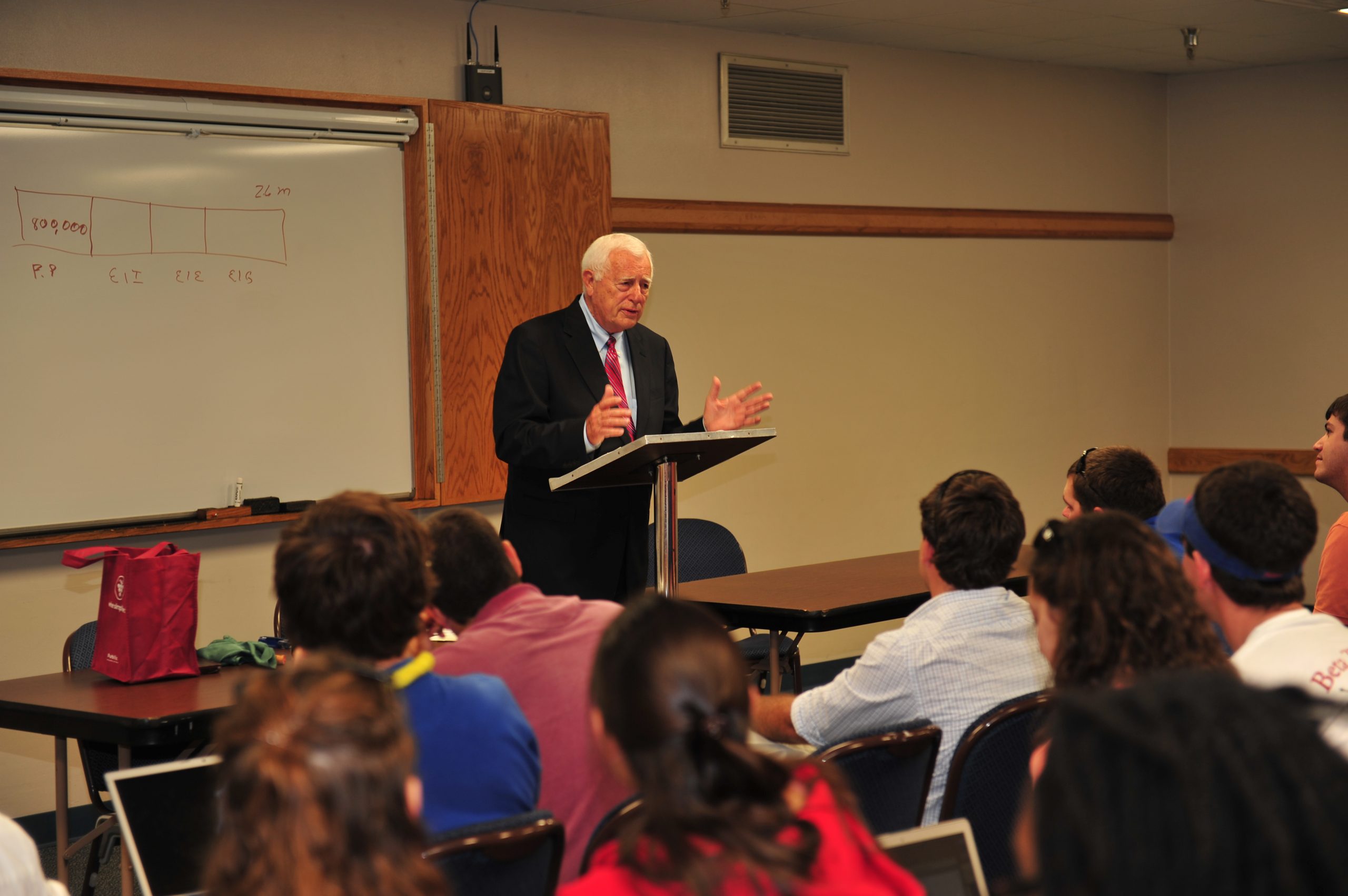 Bob Alligood delivers a lecture to students